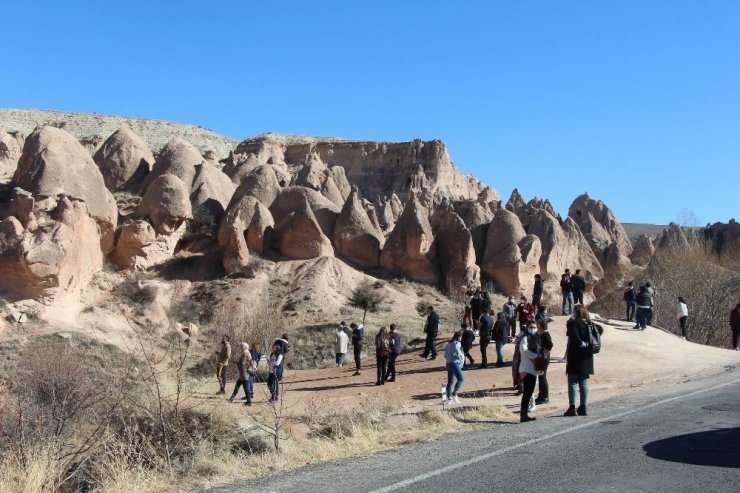 Kapadokya’nın keyfini tatilciler çıkarttı