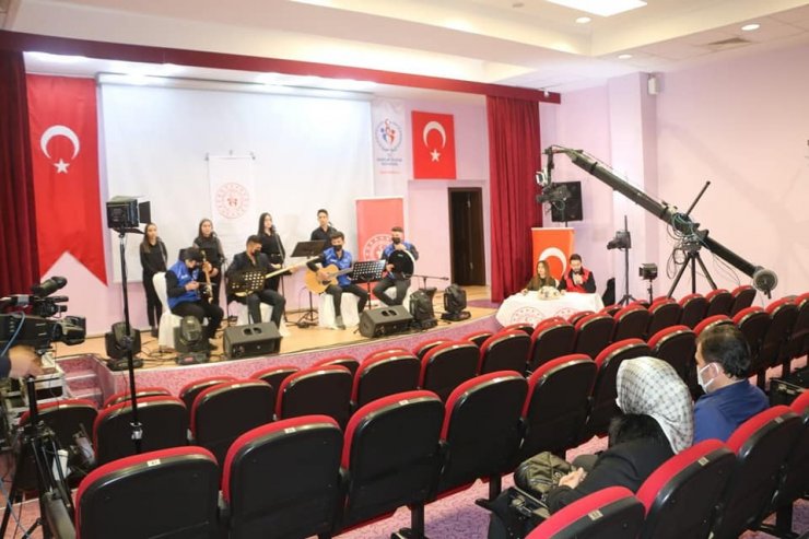 Kayseri Gençlik Merkezi, ’Sahne Senin’ programına konuk oldu