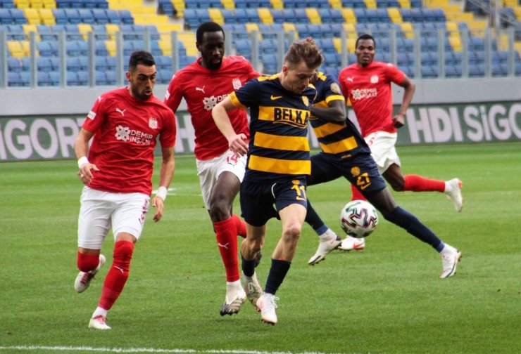 Süper Lig: MKE Ankaragücü: 0 - DG Sivasspor: 1 (İlk yarı)