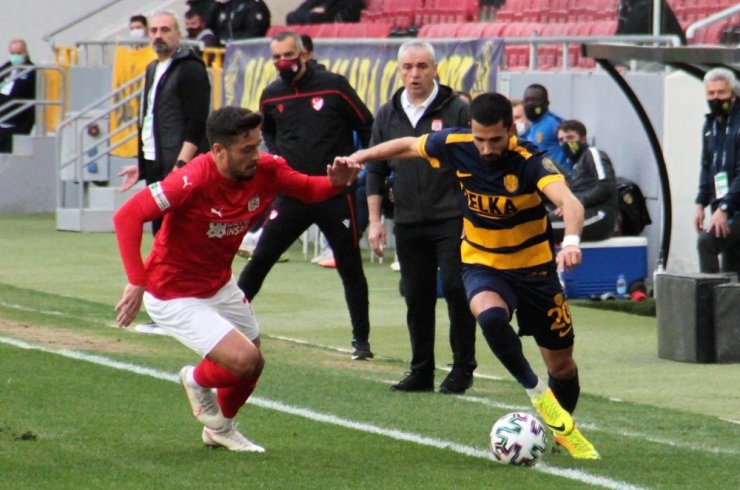 Süper Lig: MKE Ankaragücü: 0 - DG Sivasspor: 1 (İlk yarı)