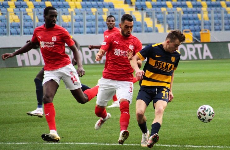 Süper Lig: MKE Ankaragücü: 0 - DG Sivasspor: 1 (İlk yarı)