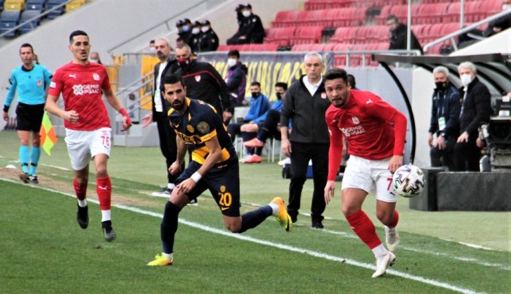 Süper Lig: MKE Ankaragücü: 0 - DG Sivasspor: 1 (İlk yarı)