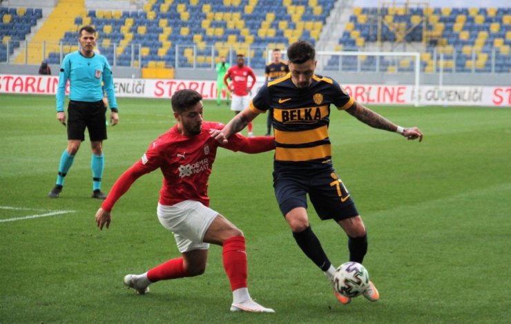 Süper Lig: MKE Ankaragücü: 0 - DG Sivasspor: 1 (İlk yarı)