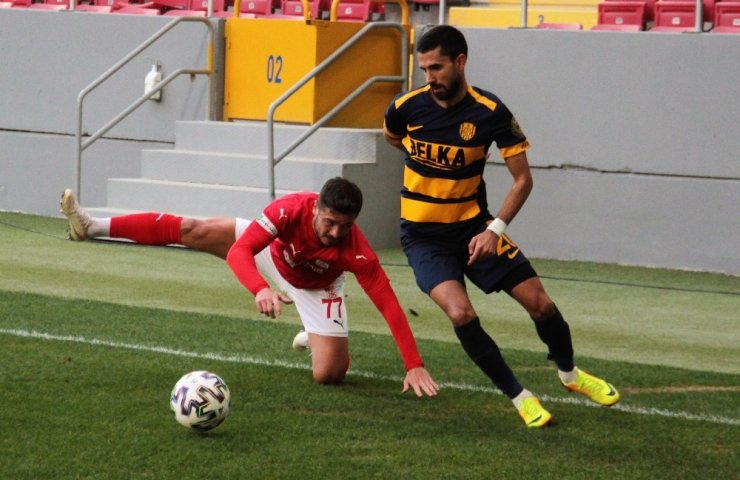 Süper Lig: MKE Ankaragücü: 0 - DG Sivasspor: 1 (İlk yarı)