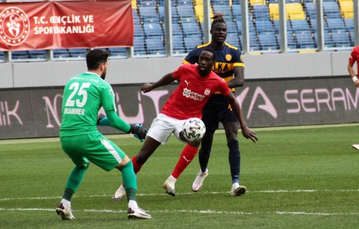 Süper Lig: MKE Ankaragücü: 0 - DG Sivasspor: 1 (İlk yarı)