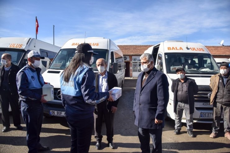 Ankara Büyükşehir Belediyesi esnaf ve vatandaşa hijyen desteğine devam ediyor