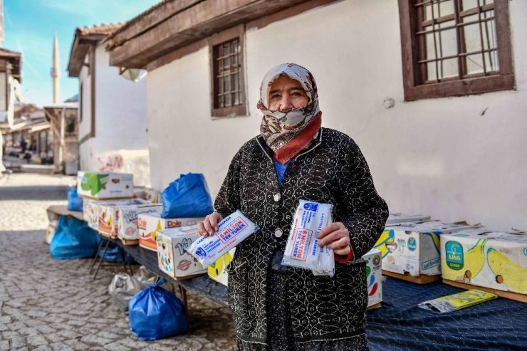 Ankara Büyükşehir Belediyesi esnaf ve vatandaşa hijyen desteğine devam ediyor