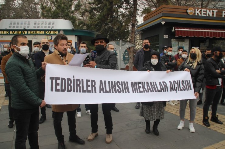 Kayserili esnaflar korona virüs tedbirleri kapsamında kapatılan iş yerlerinin açılmasını istiyor