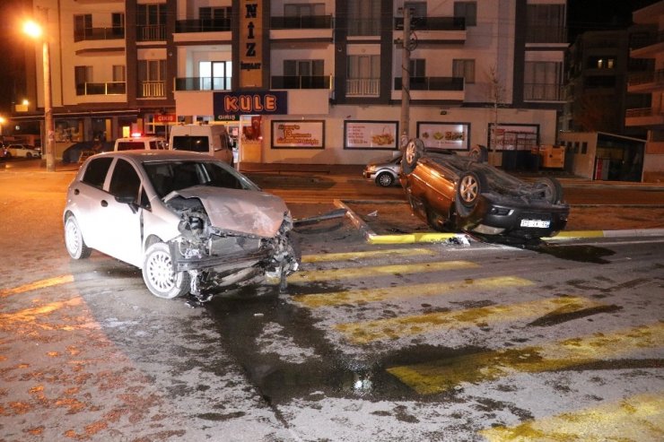 İki otomobilin hurdaya döndüğü kazada 1’i bebek 7 yaralı