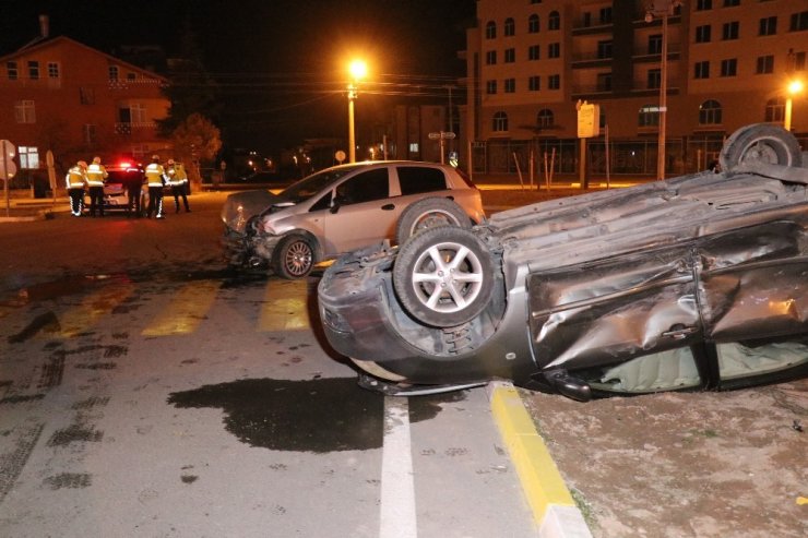 İki otomobilin hurdaya döndüğü kazada 1’i bebek 7 yaralı