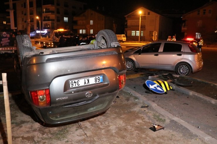 İki otomobilin hurdaya döndüğü kazada 1’i bebek 7 yaralı