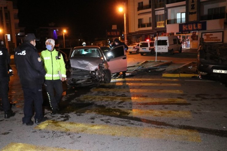 İki otomobilin hurdaya döndüğü kazada 1’i bebek 7 yaralı