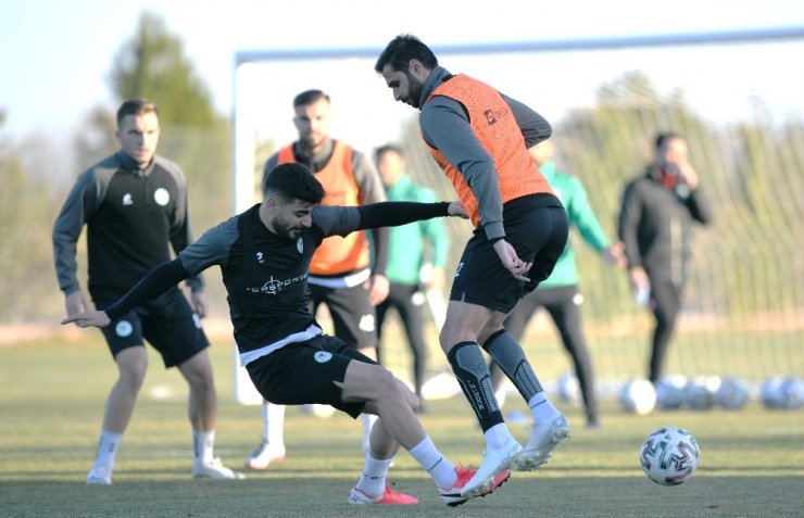 Konyaspor, İlhan Palut ile ilk antrenmanına çıktı