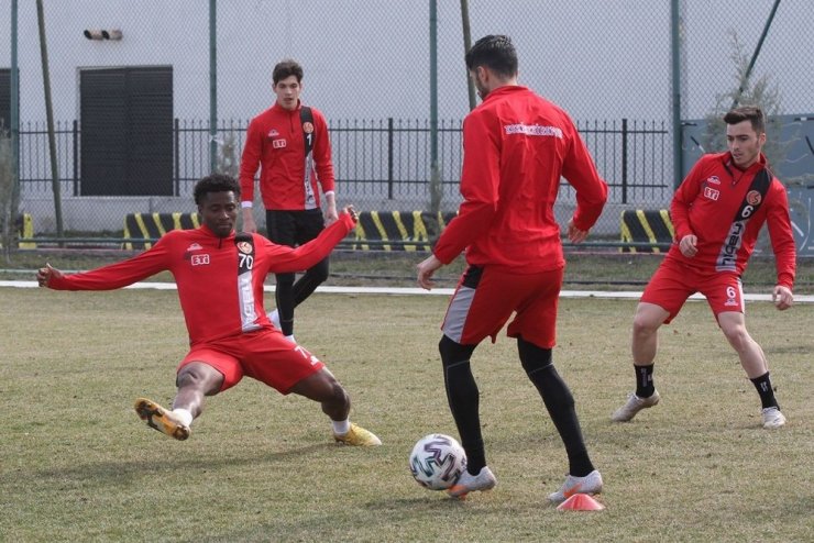 EsEs Ümraniyespor maçı hazırlıklarına başladı