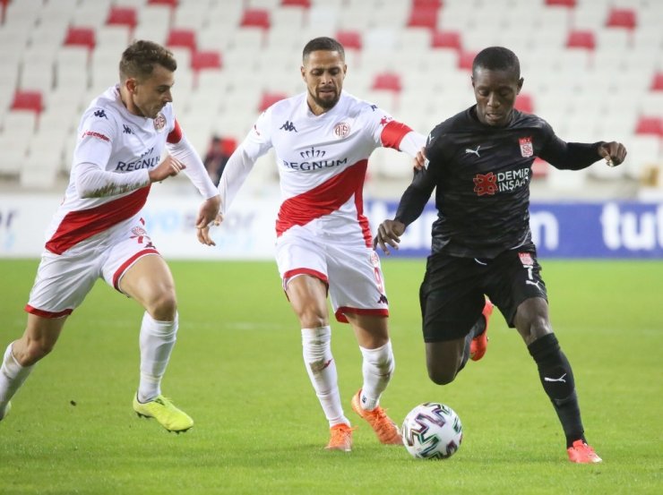 Sivasspor ile Antalyaspor yarı final için mücadele edecek