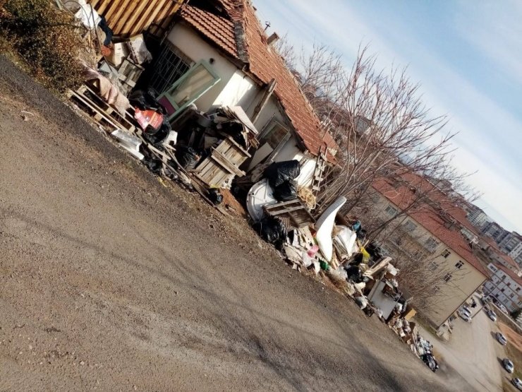 Kırıkkale’de evden bir kamyon çöp çıktı