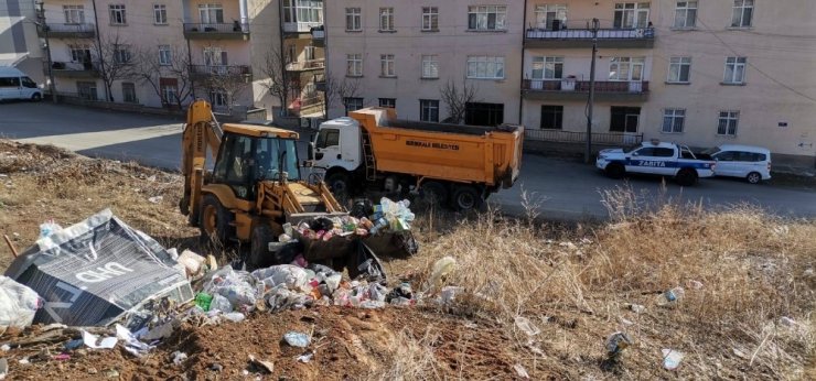 Kırıkkale’de evden bir kamyon çöp çıktı