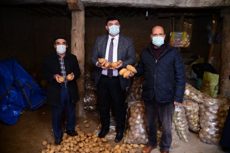 Kahramankazan Belediyesi patates üreticisinin imdadına yetişti