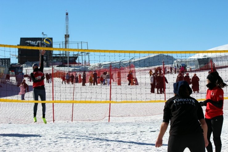 Kar Voleybolu Milli Takımı turnuvaya Erciyes’te hazırlanıyor