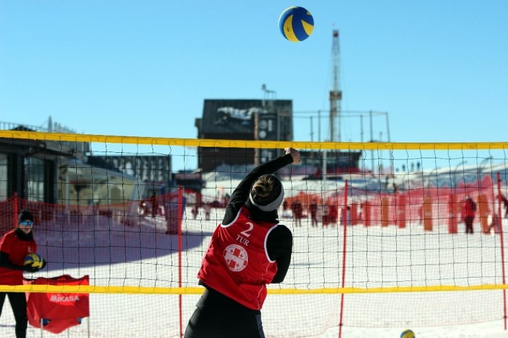 Kar Voleybolu Milli Takımı turnuvaya Erciyes’te hazırlanıyor