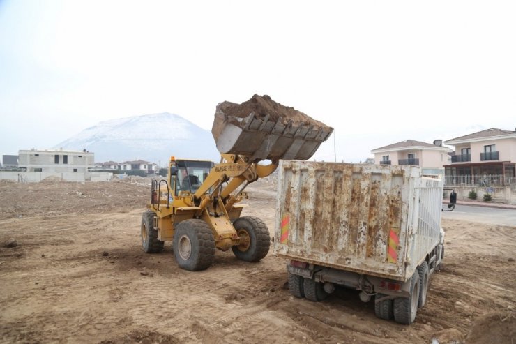 Daha temiz bir ilçe için mahallelerde hafriyat temizliği devam ediyor