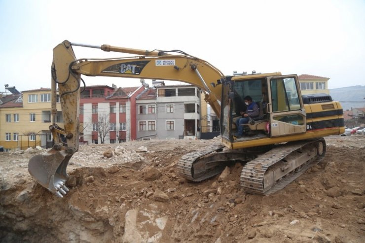 Daha temiz bir ilçe için mahallelerde hafriyat temizliği devam ediyor