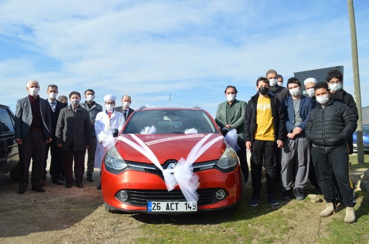 Hafızlığı kutlamak için adeta gelin konvoyu yaptılar