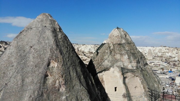 Kapadokya’da peribacaları yıkılıyor