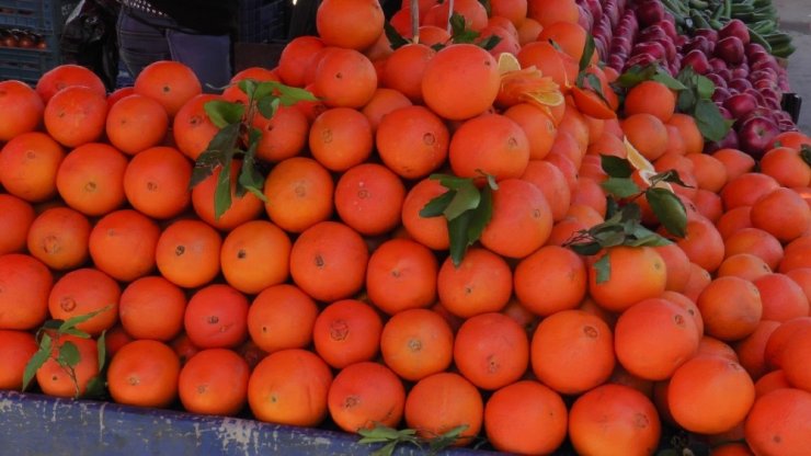 Semt pazarlarının gözdesi portakal oldu