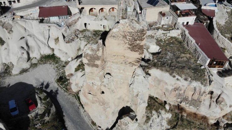 Kapadokya’da peribacaları yıkılıyor