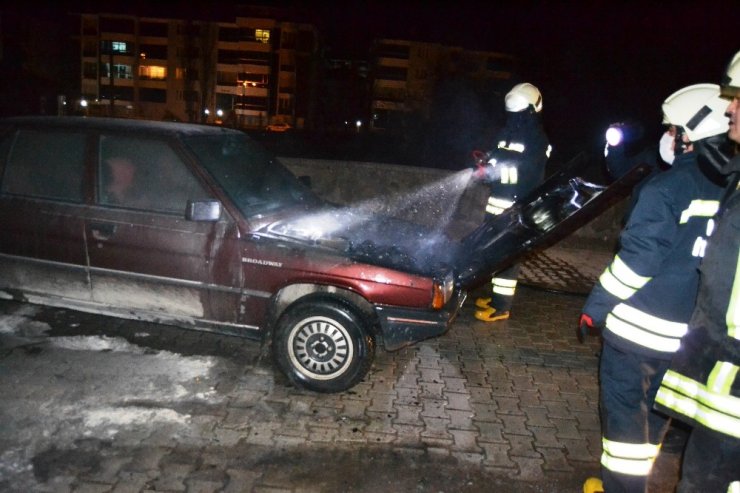 Konya’da seyir halindeki LPG’li otomobilde yangın