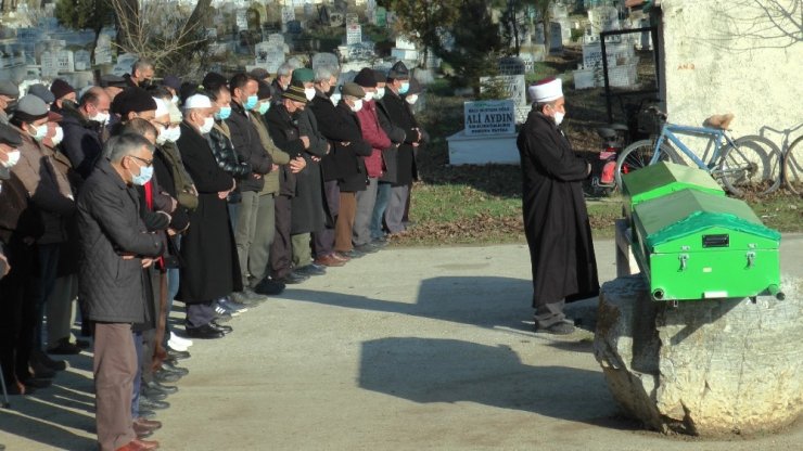 12 saat arayla hayatlarını kaybettiler