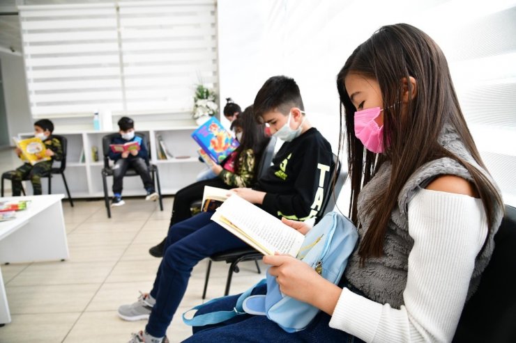 Mamak Belediyesi’nden miniklere kitap okuma etkinliği