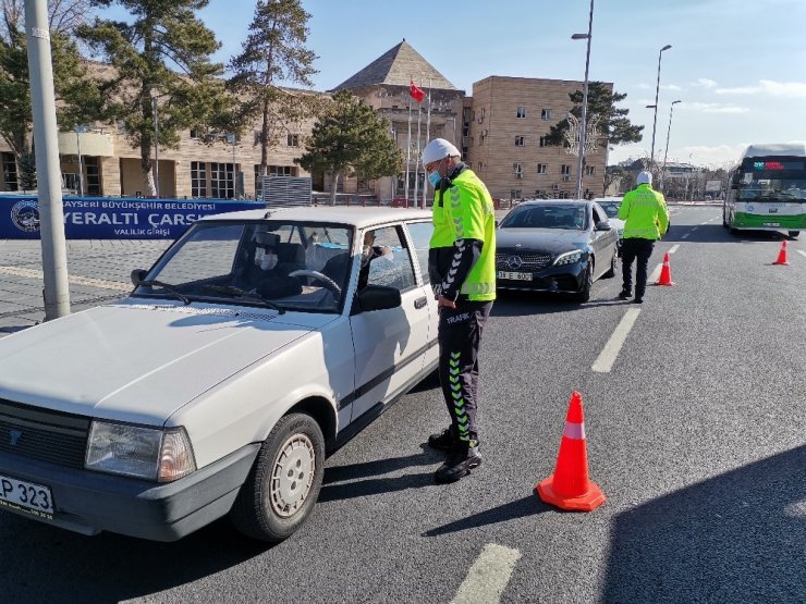 Kayseri’de sokağa çıkma kısıtlamasında denetimler sürüyor