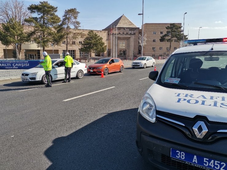 Kayseri’de sokağa çıkma kısıtlamasında denetimler sürüyor