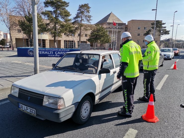 Kayseri’de sokağa çıkma kısıtlamasında denetimler sürüyor