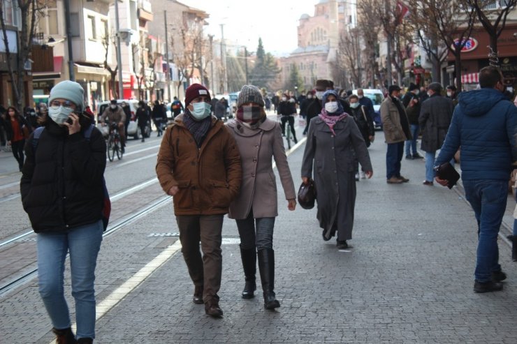 Sevgililer Gününü ayrı geçirilecek çiftlere uzmanından tavsiyeler