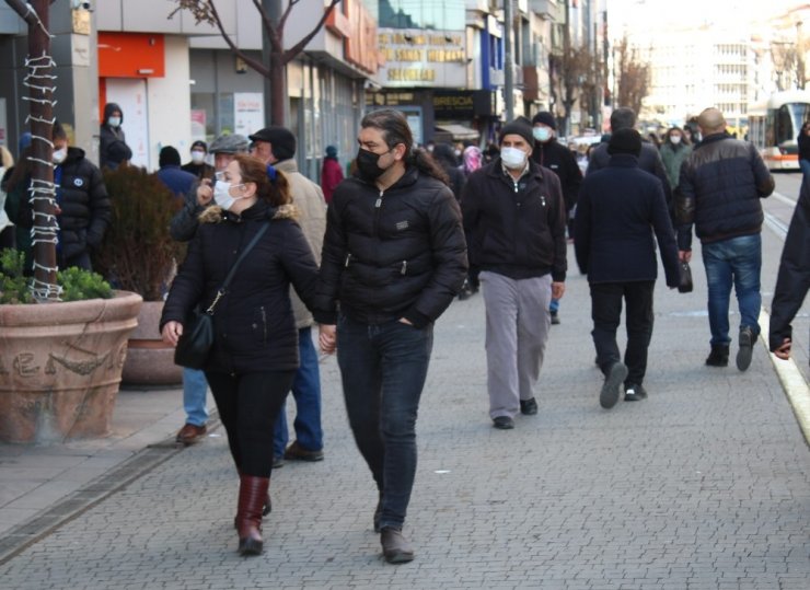 Sevgililer Gününü ayrı geçirilecek çiftlere uzmanından tavsiyeler