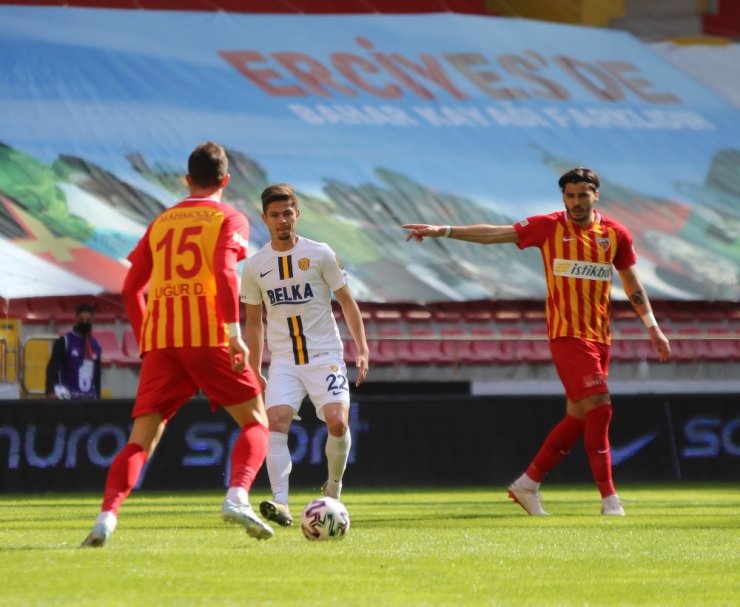 Süper Lig: Kayserispor: 0 - MKE Ankaragücü: 0 (İlk yarı)