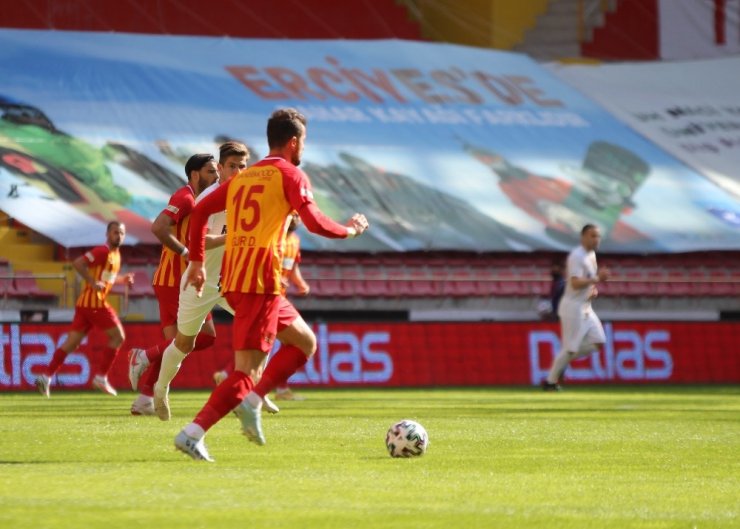 Süper Lig: Kayserispor: 0 - MKE Ankaragücü: 0 (İlk yarı)