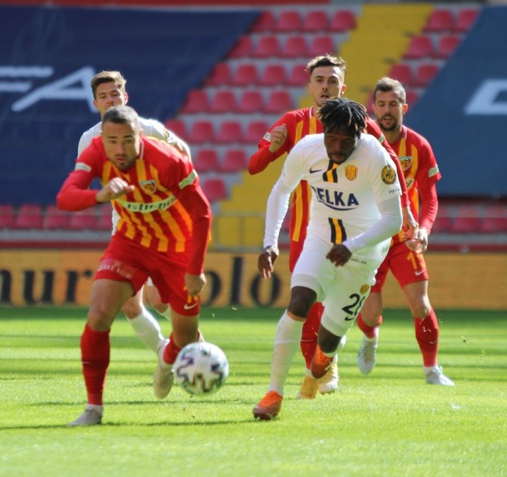 Süper Lig: Kayserispor: 0 - MKE Ankaragücü: 0 (İlk yarı)