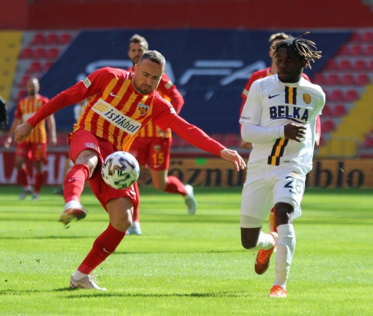 Süper Lig: Kayserispor: 0 - MKE Ankaragücü: 0 (İlk yarı)