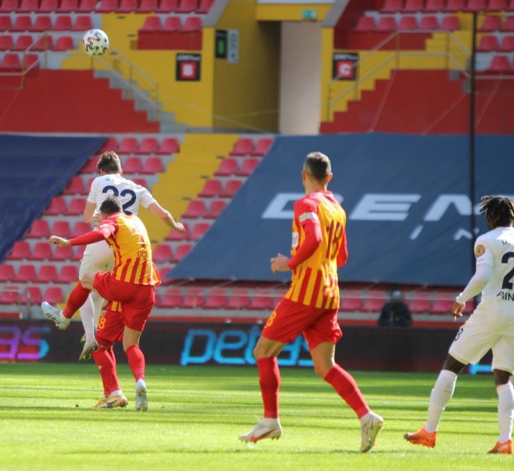 Süper Lig: Kayserispor: 0 - MKE Ankaragücü: 0 (İlk yarı)