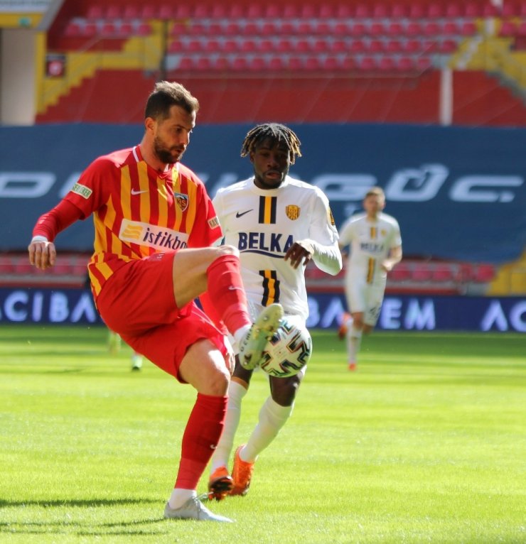 Süper Lig: Kayserispor: 0 - MKE Ankaragücü: 0 (İlk yarı)