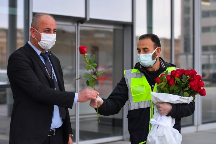 14 Şubat’ta Başkent’te sağlık çalışanlarına kırmızı gül