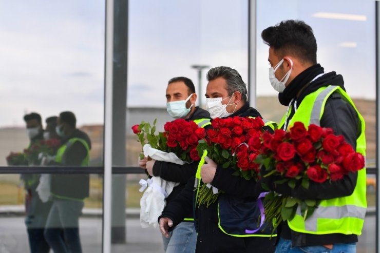 14 Şubat’ta Başkent’te sağlık çalışanlarına kırmızı gül