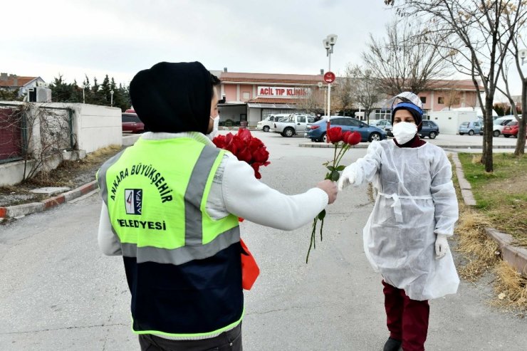 14 Şubat’ta Başkent’te sağlık çalışanlarına kırmızı gül