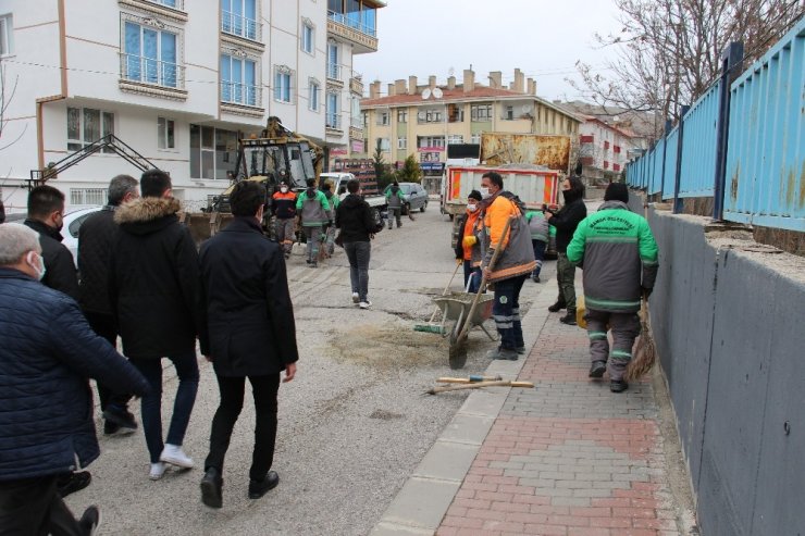 Mamak Belediyesi’nden iki mahallede hizmet seferberliği