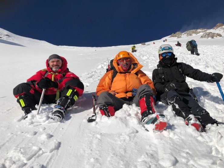 139 dağcının katıldığı Erciyes Kış Zirve Tırmanışı tamamlandı