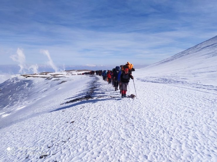 139 dağcının katıldığı Erciyes Kış Zirve Tırmanışı tamamlandı